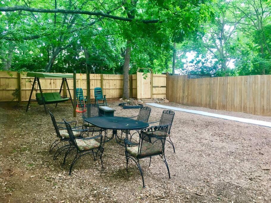 Family Friendly Downtown Home - Private Yard & Grill - Location, Location, Location! Athens Eksteriør billede