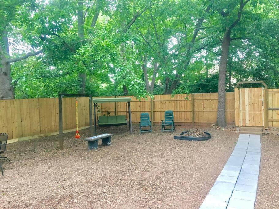 Family Friendly Downtown Home - Private Yard & Grill - Location, Location, Location! Athens Eksteriør billede